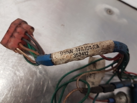 Ford 10, 6610, 5610, 4610 Series Ap Cab Wirring Loom D9nn14a104aa - Cables/ Wire harness para Trator: foto 3 Ford 10, 6610, 5610, 4610 Series Ap Cab Wirring Loom D9nn14a104aa - Cables/ Wire harness para Trator: foto 3