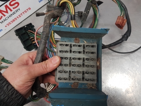 Ford 10, 6610, 5610, 4610 Series Ap Cab Wirring Loom E2nn7z36ab - Cables/ Wire harness para Trator: foto 5 Ford 10, 6610, 5610, 4610 Series Ap Cab Wirring Loom E2nn7z36ab - Cables/ Wire harness para Trator: foto 5
