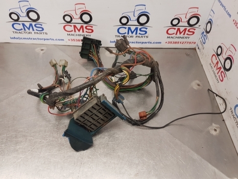Ford 10, 6610, 5610, 4610 Series Ap Cab Wirring Loom E2nn7z36ab - Cables/ Wire harness para Trator: foto 1 Ford 10, 6610, 5610, 4610 Series Ap Cab Wirring Loom E2nn7z36ab - Cables/ Wire harness para Trator: foto 1