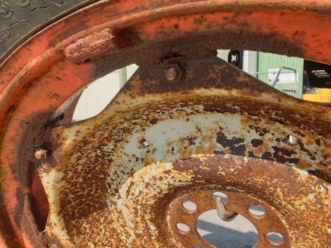 Ford 13.6 R38 Wheel - Roda completa para Trator: foto 1 Ford 13.6 R38 Wheel - Roda completa para Trator: foto 1