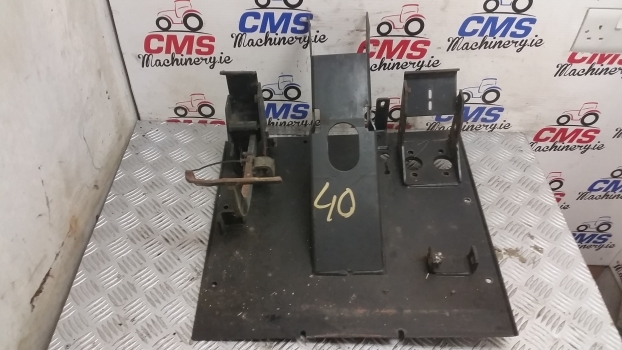 Ford 40 Series Cab Pedal Support Plate, Steering Support 82850738 E9nn3r863ah11m - Pedal para Trator: foto 1 Ford 40 Series Cab Pedal Support Plate, Steering Support 82850738 E9nn3r863ah11m - Pedal para Trator: foto 1