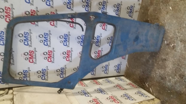 Ford 4000, 4100, 5600 4 Cab Door Right 81834249 - Porta e peças para Trator: foto 1 Ford 4000, 4100, 5600 4 Cab Door Right 81834249 - Porta e peças para Trator: foto 1