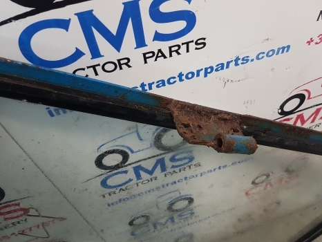 Ford 4110, 5610, 6410, 6610 Lp Cab Door Right 83931994, 83957672 - Porta e peças para Trator: foto 2 Ford 4110, 5610, 6410, 6610 Lp Cab Door Right 83931994, 83957672 - Porta e peças para Trator: foto 2