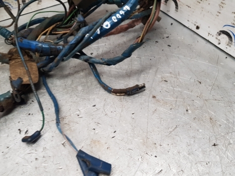 Ford 4600 Frame Wiring Loom D5nn14a103l Check The Pictures - Cables/ Wire harness para Trator: foto 3 Ford 4600 Frame Wiring Loom D5nn14a103l Check The Pictures - Cables/ Wire harness para Trator: foto 3