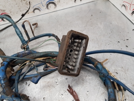 Ford 4600 Frame Wiring Loom D5nn14a103l Check The Pictures - Cables/ Wire harness para Trator: foto 5 Ford 4600 Frame Wiring Loom D5nn14a103l Check The Pictures - Cables/ Wire harness para Trator: foto 5