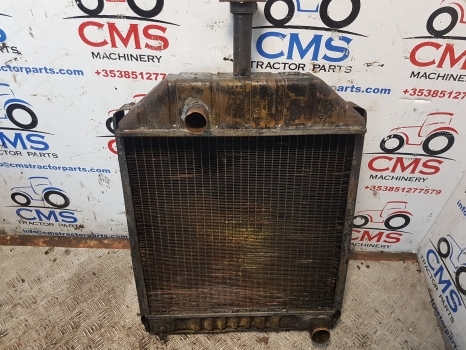Ford 550, 655, 655a, 555a Radiator E0nn8005ea15l, 83925456 - Radiador para Retroescavadeira: foto 2 Ford 550, 655, 655a, 555a Radiator E0nn8005ea15l, 83925456 - Radiador para Retroescavadeira: foto 2