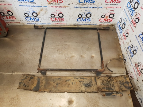 Ford 6610, 10, 30 Tw Ser Super Q Cab, Roof Frame Support 83955878, 83955877 - Carroceria e exterior: foto 1 Ford 6610, 10, 30 Tw Ser Super Q Cab, Roof Frame Support 83955878, 83955877 - Carroceria e exterior: foto 1