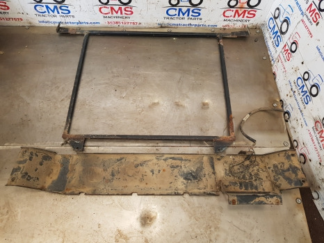 Ford 6610, 10, 30 Tw Ser Super Q Cab, Roof Frame Support 83955878, 83955877 - Carroceria e exterior: foto 2 Ford 6610, 10, 30 Tw Ser Super Q Cab, Roof Frame Support 83955878, 83955877 - Carroceria e exterior: foto 2