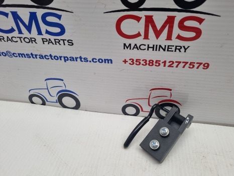 Ford 6610, 7410, 5610, Tw Q Cab Rear Window Latch Lh 83909519, D6nn94408n01a - Porta e peças: foto 1 Ford 6610, 7410, 5610, Tw Q Cab Rear Window Latch Lh 83909519, D6nn94408n01a - Porta e peças: foto 1