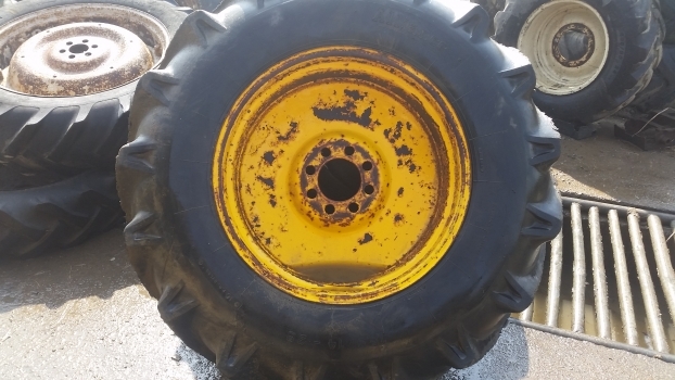 Ford Construction Wheel And Tyre 16.9/14-28. Please Check Decription. - Roda completa para Trator: foto 1 Ford Construction Wheel And Tyre 16.9/14-28. Please Check Decription. - Roda completa para Trator: foto 1