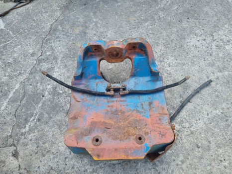 Ford New Holland Tw20, Tw10, Tw30 Front Axle Support D4nn3a042c - Eixo dianteiro: foto 2 Ford New Holland Tw20, Tw10, Tw30 Front Axle Support D4nn3a042c - Eixo dianteiro: foto 2