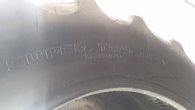 Ford Rear Tyre 16.9-38. Please Check By The Photos. - Pneu para Trator: foto 3 Ford Rear Tyre 16.9-38. Please Check By The Photos. - Pneu para Trator: foto 3