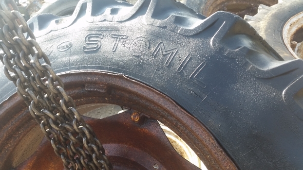 Ford Rear Wheel And Tyre 16.9-38. Please Check By The Photos. - Roda completa para Trator: foto 4 Ford Rear Wheel And Tyre 16.9-38. Please Check By The Photos. - Roda completa para Trator: foto 4