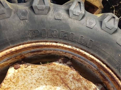 Ford Rear Wheel Complete R38 Pirelli Tm700 580/70r38 - Roda completa para Trator: foto 4 Ford Rear Wheel Complete R38 Pirelli Tm700 580/70r38 - Roda completa para Trator: foto 4