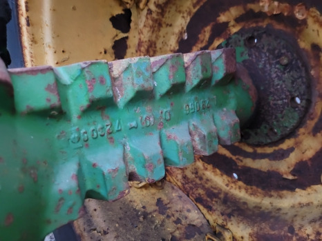 John Deere 2130 Rear Half Axle Rhs L29056, T29453, L34171, L29055, L39930 - Eixo traseiro: foto 1 John Deere 2130 Rear Half Axle Rhs L29056, T29453, L34171, L29055, L39930 - Eixo traseiro: foto 1