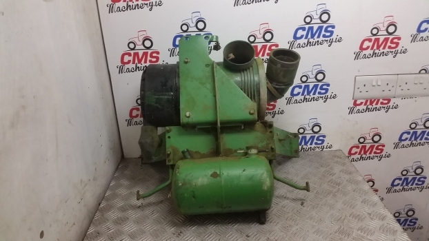 John Deere 3350, 2250 Air Cleaner And Hydraulic Reservoir Al55540, Al66857 - Filtro de ar para Trator: foto 1 John Deere 3350, 2250 Air Cleaner And Hydraulic Reservoir Al55540, Al66857 - Filtro de ar para Trator: foto 1
