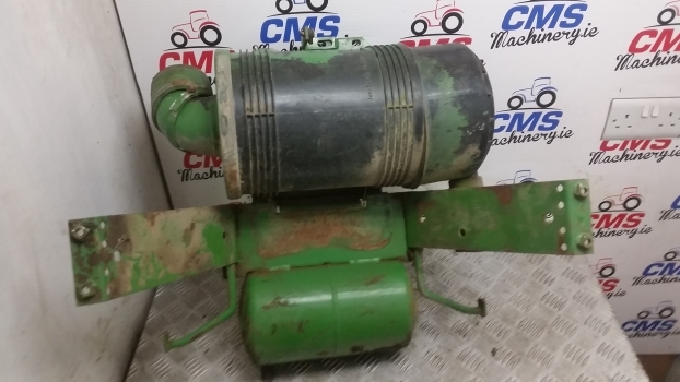 John Deere 3350, 2250 Air Cleaner And Hydraulic Reservoir Al55540, Al66857 - Filtro de ar para Trator: foto 4 John Deere 3350, 2250 Air Cleaner And Hydraulic Reservoir Al55540, Al66857 - Filtro de ar para Trator: foto 4