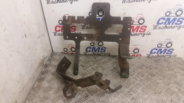 John Deere 5620, 5720, 5820 Hydraulic Valves Bracket Al174425 - Válvula hidráulica para Trator: foto 1 John Deere 5620, 5720, 5820 Hydraulic Valves Bracket Al174425 - Válvula hidráulica para Trator: foto 1
