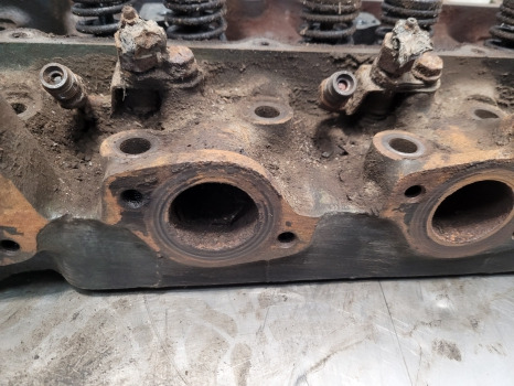 John Deere 6600, 6506, 6800, 6900 Engine Cylinder Head R112747, Re48617 - Cabeça do motor: foto 5 John Deere 6600, 6506, 6800, 6900 Engine Cylinder Head R112747, Re48617 - Cabeça do motor: foto 5