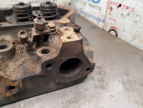 John Deere 6600, 6506, 6800, 6900 Engine Cylinder Head R112747, Re48617 - Cabeça do motor: foto 2 John Deere 6600, 6506, 6800, 6900 Engine Cylinder Head R112747, Re48617 - Cabeça do motor: foto 2