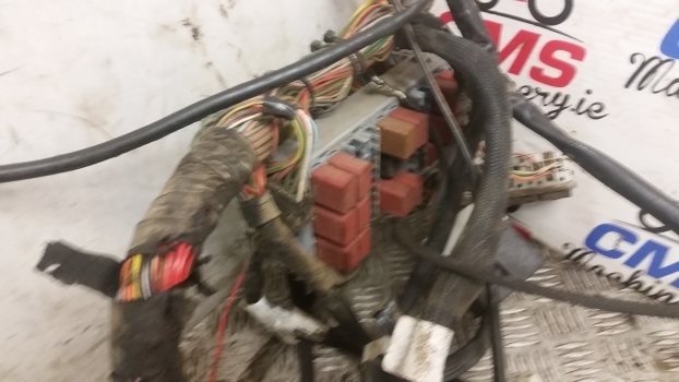 Landini Mythos Tdi 115 Cab Fuse Box Wiring Loom Set - Cables/ Wire harness para Trator: foto 4 Landini Mythos Tdi 115 Cab Fuse Box Wiring Loom Set - Cables/ Wire harness para Trator: foto 4