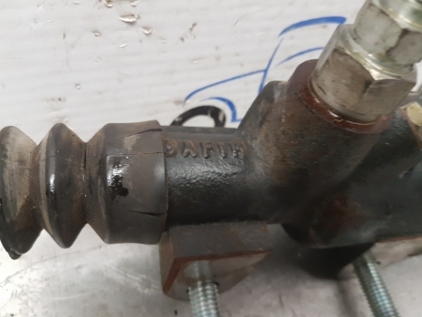 Manitou Mrt 2540 Brake Master Cylinder Pump 740150 - Peças de freio para Empilhador telescópico: foto 5 Manitou Mrt 2540 Brake Master Cylinder Pump 740150 - Peças de freio para Empilhador telescópico: foto 5
