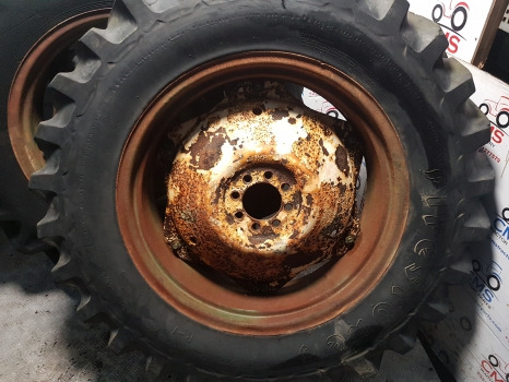 Massey Ferguson  135, 35 David Brown, Ford 2000, 3000 Wheel Pair 12.4-23 - Roda completa para Máquina agrícola: foto 2 Massey Ferguson  135, 35 David Brown, Ford 2000, 3000 Wheel Pair 12.4-23 - Roda completa para Máquina agrícola: foto 2