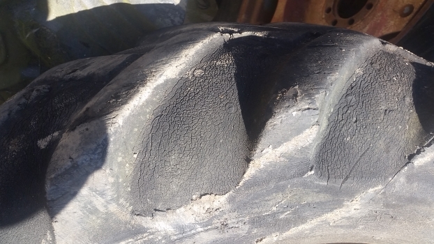 Massey Ferguson 135 Rear Wheel And Tyre 12.4/11-28. 1please Check By The Photos - Roda completa para Trator: foto 2 Massey Ferguson 135 Rear Wheel And Tyre 12.4/11-28. 1please Check By The Photos - Roda completa para Trator: foto 2