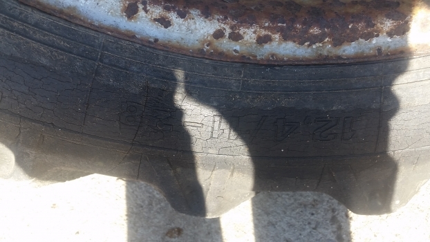 Massey Ferguson 135 Rear Wheel And Tyre 12.4/11-28. 1please Check By The Photos - Roda completa para Trator: foto 3 Massey Ferguson 135 Rear Wheel And Tyre 12.4/11-28. 1please Check By The Photos - Roda completa para Trator: foto 3