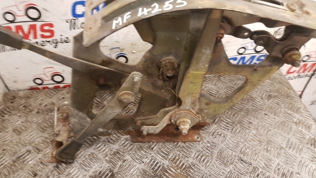 Massey Ferguson 4255 Cab Lift Rear Console Controls 3814519m92 - Cabine e interior para Trator: foto 4 Massey Ferguson 4255 Cab Lift Rear Console Controls 3814519m92 - Cabine e interior para Trator: foto 4