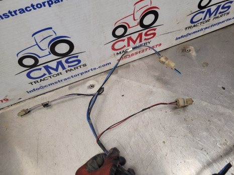 Massey Ferguson 4355, 4255, 4245 Cab Roof Wiring Loom Roof Wiring Loom - Cables/ Wire harness: foto 3 Massey Ferguson 4355, 4255, 4245 Cab Roof Wiring Loom Roof Wiring Loom - Cables/ Wire harness: foto 3