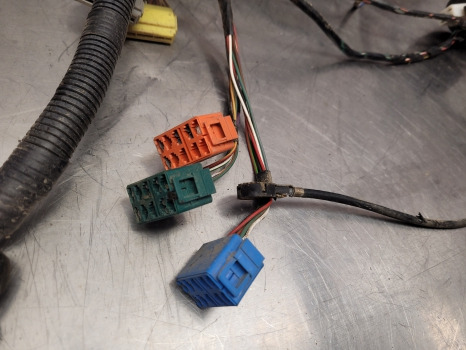 Massey Ferguson 4355, 4255, 4245 Cab Roof Wiring Loom Roof Wiring Loom - Cables/ Wire harness: foto 2 Massey Ferguson 4355, 4255, 4245 Cab Roof Wiring Loom Roof Wiring Loom - Cables/ Wire harness: foto 2