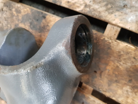 Massey Ferguson 5612, 5713 Front Axle Casting Rhs 730.01.114.65, 7300181405 - Eixo dianteiro para Trator: foto 4 Massey Ferguson 5612, 5713 Front Axle Casting Rhs 730.01.114.65, 7300181405 - Eixo dianteiro para Trator: foto 4