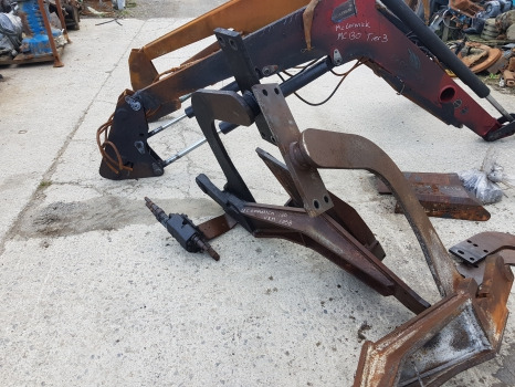 Mccormick Mc 130 Power4 Tier 3, 120, 110, Front Loader Complete - Carregador frontal para o trator: foto 3 Mccormick Mc 130 Power4 Tier 3, 120, 110, Front Loader Complete - Carregador frontal para o trator: foto 3