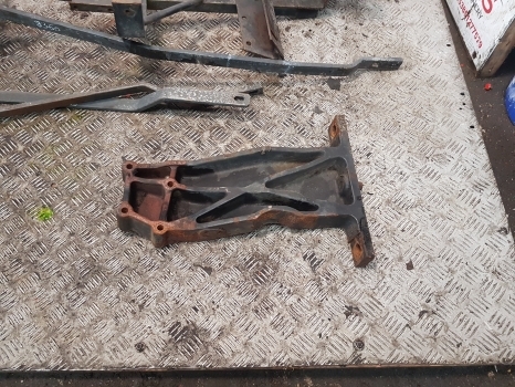 New Holland 8360, 8260, 8160, Tm120, Tm140 Bonnet, Hood Support Kit 82006312 - Capô para Trator: foto 2 New Holland 8360, 8260, 8160, Tm120, Tm140 Bonnet, Hood Support Kit 82006312 - Capô para Trator: foto 2