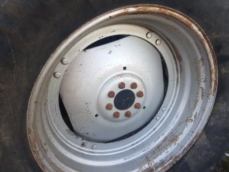 New Holland Case Mxu, Tsa, Tm, Mxm, 60 Series Mxu100 Rear Wheel And Tyre - Roda completa: foto 4 New Holland Case Mxu, Tsa, Tm, Mxm, 60 Series Mxu100 Rear Wheel And Tyre - Roda completa: foto 4