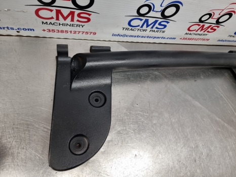 New Holland Case Steyr T6.145,t6, T7, Mxu, Maxxum T6.180 Door Hinge Lhs 87301643 - Porta e peças: foto 1 New Holland Case Steyr T6.145,t6, T7, Mxu, Maxxum T6.180 Door Hinge Lhs 87301643 - Porta e peças: foto 1