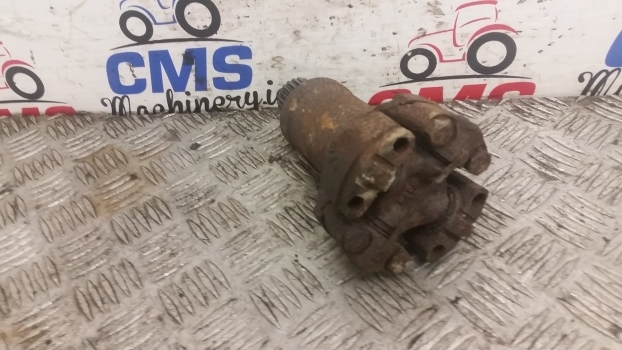 New Holland T5.100, T5.110, T5.120 4wd Propeller Shaft 47643626 - Veio de transmissão para Trator: foto 2 New Holland T5.100, T5.110, T5.120 4wd Propeller Shaft 47643626 - Veio de transmissão para Trator: foto 2