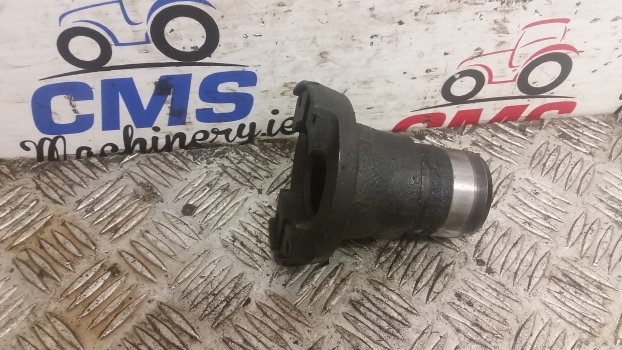 New Holland T5.100, T5.110, T5.120 4wd Propeller Shaft Hub 47669813 - Veio de transmissão para Trator: foto 1 New Holland T5.100, T5.110, T5.120 4wd Propeller Shaft Hub 47669813 - Veio de transmissão para Trator: foto 1