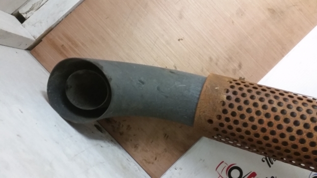 New Holland T5.100, T5.110, T5.120 Exhaust Pipe Assy 47939799 - Tubo de escape para Trator: foto 3 New Holland T5.100, T5.110, T5.120 Exhaust Pipe Assy 47939799 - Tubo de escape para Trator: foto 3