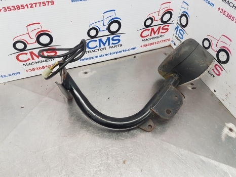 New Holland T5.120, T5, T4 Work Light Bracket Lhs 47454263 - Iluminação para Trator: foto 4 New Holland T5.120, T5, T4 Work Light Bracket Lhs 47454263 - Iluminação para Trator: foto 4