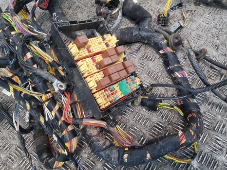 New Holland T5.95, T5.105, T5.115 Cab Wiring Loom, Fuse Box 47915451 - Cables/ Wire harness para Trator: foto 3 New Holland T5.95, T5.105, T5.115 Cab Wiring Loom, Fuse Box 47915451 - Cables/ Wire harness para Trator: foto 3