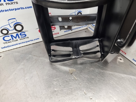 New Holland T6.145, T6, Case Maxxum, Cab Footstep, Step Lhs 47996639 - Estribo: foto 4 New Holland T6.145, T6, Case Maxxum, Cab Footstep, Step Lhs 47996639 - Estribo: foto 4