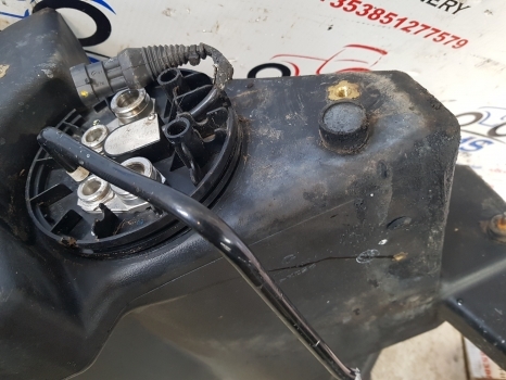 New Holland T6 Steyr Case Maxxum 145 Adblue Tank 47744994, 48049876, 84144089 - Tanque para AdBlue para Trator: foto 3 New Holland T6 Steyr Case Maxxum 145 Adblue Tank 47744994, 48049876, 84144089 - Tanque para AdBlue para Trator: foto 3