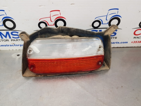 New Holland T6010, T6000, T7000,t7,tail Light With Support Rh 82032772, 87747246 - Iluminação: foto 1 New Holland T6010, T6000, T7000,t7,tail Light With Support Rh 82032772, 87747246 - Iluminação: foto 1