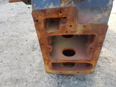 New Holland Tm130, Tm120, Tm140 Transmission Housing 47125398, 44985001 - Caixa de velocidade para Trator: foto 5 New Holland Tm130, Tm120, Tm140 Transmission Housing 47125398, 44985001 - Caixa de velocidade para Trator: foto 5