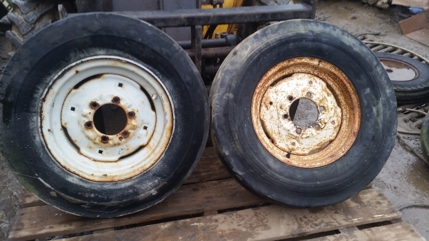 Old Stock Old Stock Wheel And Tyre Pair 7.5 - 16 1b01 - Roda completa para Trator: foto 1 Old Stock Old Stock Wheel And Tyre Pair 7.5 - 16 1b01 - Roda completa para Trator: foto 1