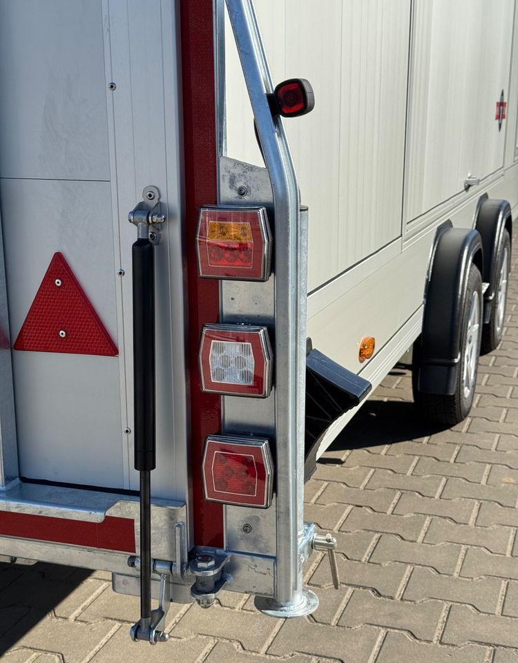 DEBON Debon C2000 - zamknięta przyczepa do przewozu aut, 550 x 215 cm, 3500kg, felgi ALU, wciągarka elektryczna - Reboque transporte de veículos: foto 5 DEBON Debon C2000 - zamknięta przyczepa do przewozu aut, 550 x 215 cm, 3500kg, felgi ALU, wciągarka elektryczna - Reboque transporte de veículos: foto 5