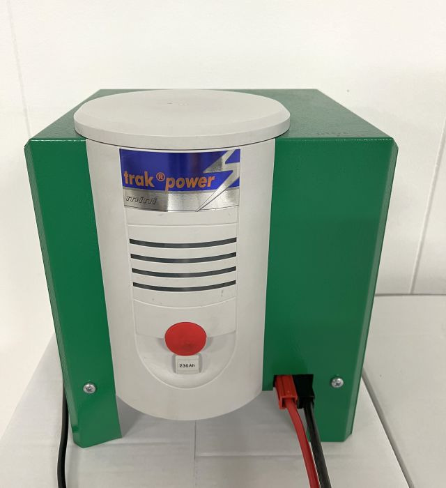 Hoppecke 8790202 | Trak mini 24V30A 230v Year 2016 sn. 45020829 80A Rema battery Trak mini 24V30A 230v Year 2016 sn. 45020829 80A Rema battery connector - Bateria automotiva para Equipamento de movimentação: foto 1 Hoppecke 8790202 | Trak mini 24V30A 230v Year 2016 sn. 45020829 80A Rema battery Trak mini 24V30A 230v Year 2016 sn. 45020829 80A Rema battery connector - Bateria automotiva para Equipamento de movimentação: foto 1