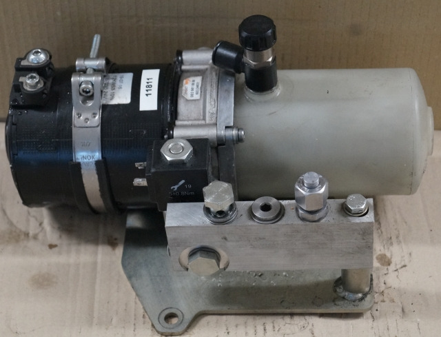 Linde 003810886 | pump unit 24V 1,2KW pump unit 24V 1,2KW - Bomba hidráulica para Equipamento de movimentação: foto 1 Linde 003810886 | pump unit 24V 1,2KW pump unit 24V 1,2KW - Bomba hidráulica para Equipamento de movimentação: foto 1